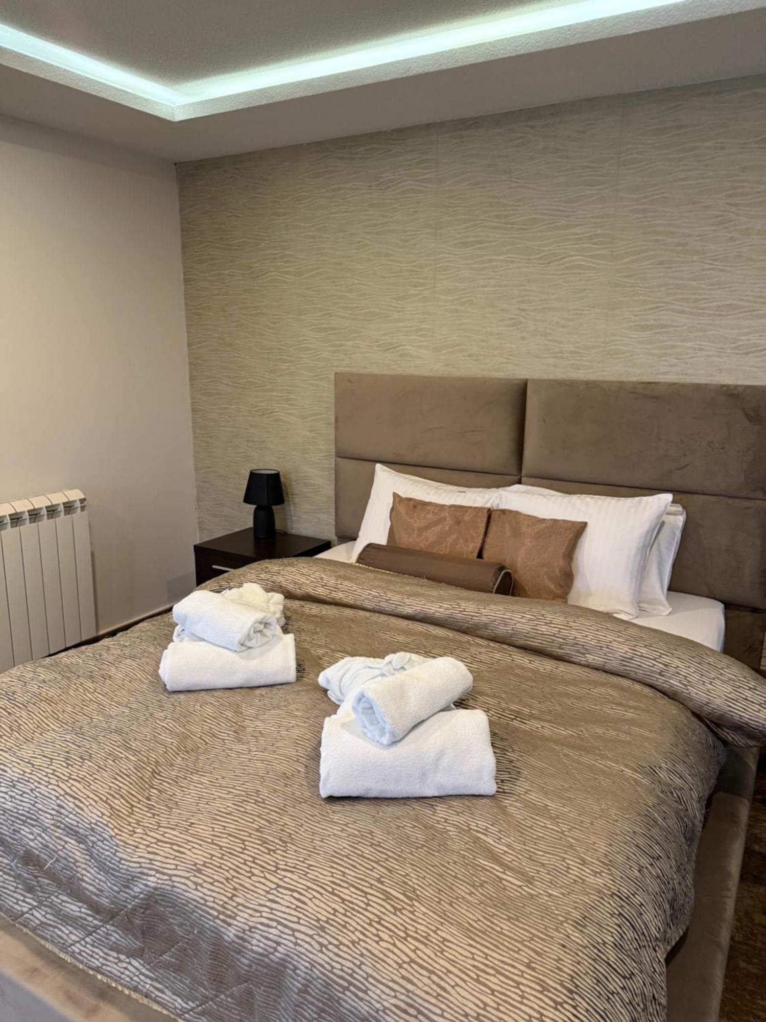 Guest House Panorama Aqualux With Free Parking Novi Sad Exterior photo